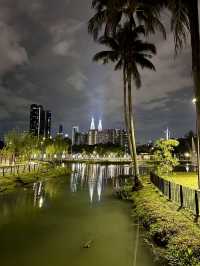 “Taman Tasik Titiwangsa at Night: A Tranquil Oasis Beneath the City Lights”