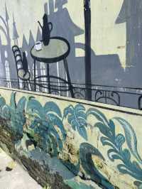 Street Art Surprise in Waingapu: A Café with Stories on Its Walls 🎨👀