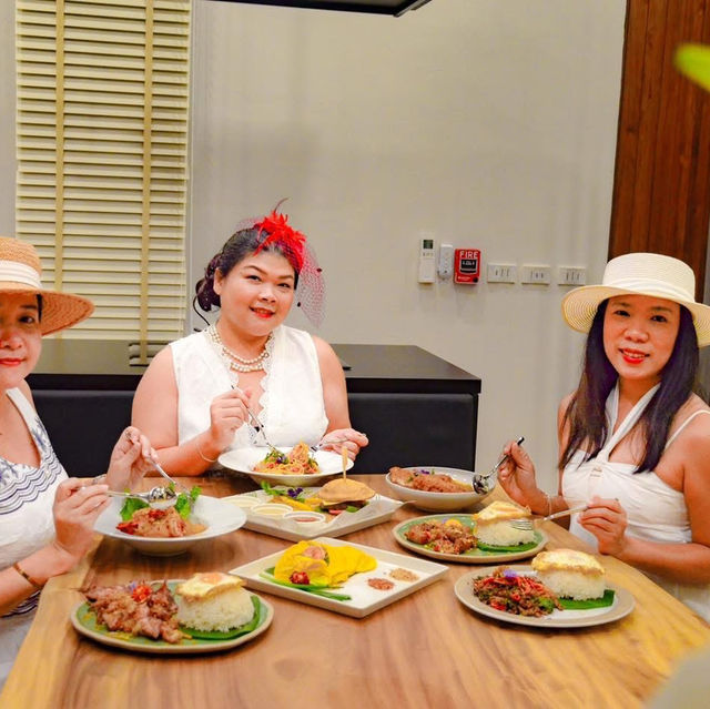 พูวิลล่าหลังใหญ่ 4 ห้องนอน หลังใหญ Phuket