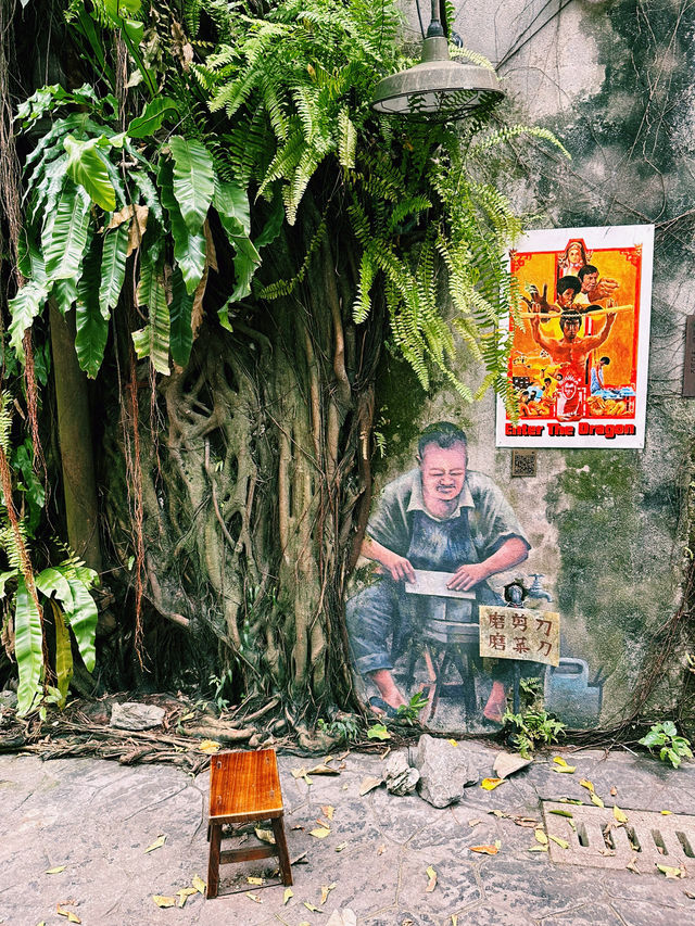 Time Travel Through Murals at Kwai Chai Hong 🎨