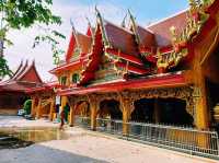 泰國曼谷湄南河畔著名古跡皇家寺廟景點：Wat Sai Mai，金黃色華麗寺廟建築群，適合打卡拍照📸冥想
