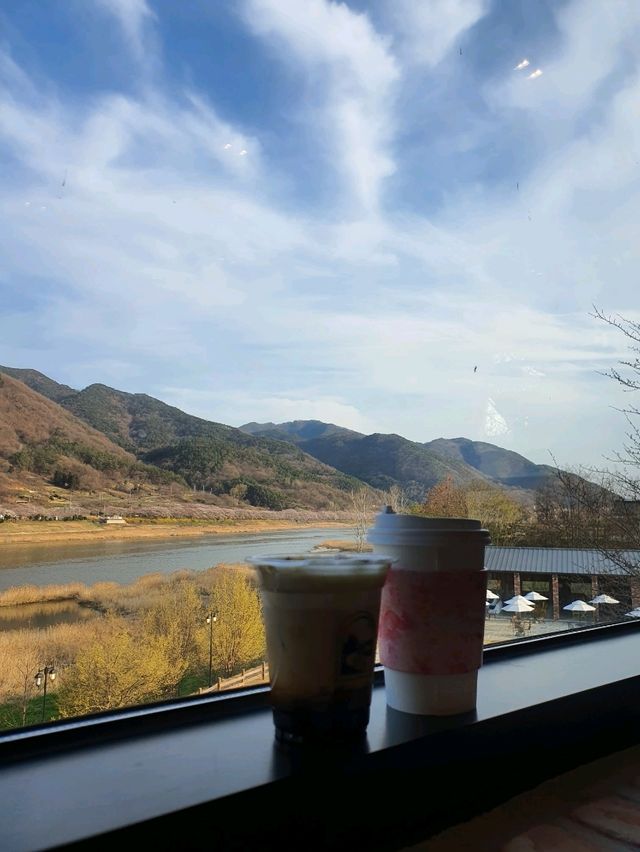 지리산 뷰가 끝내주는 대형 카페, 라플라타 ☕🏔