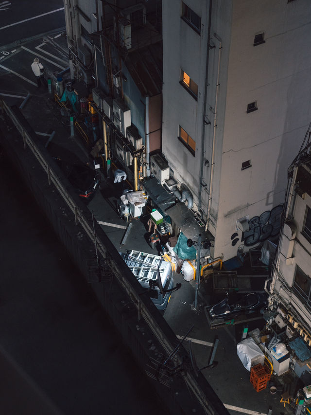 【新宿】新宿三丁目の飲み屋街：賑やかでディープな夜の街🍶✨