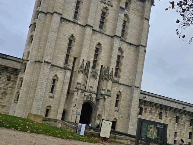 "Château de Vincennes : its iconic landmarks and picturesque"