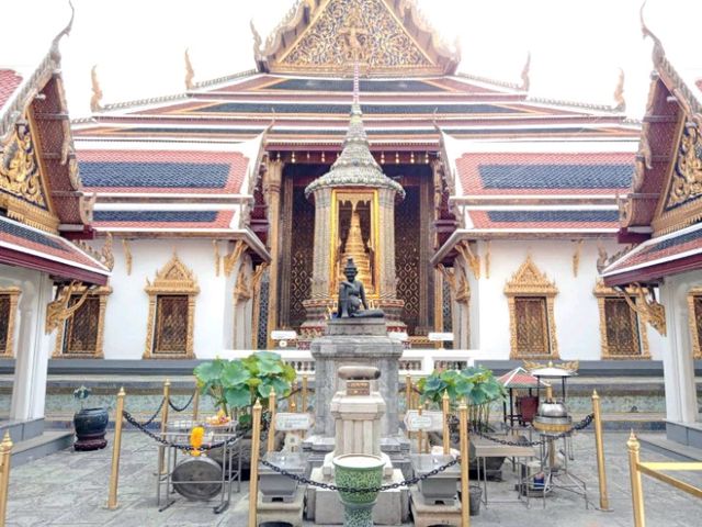 ชมพุทธศิลป์ในวัดพระศรีรัตนศาสดาราม✨️