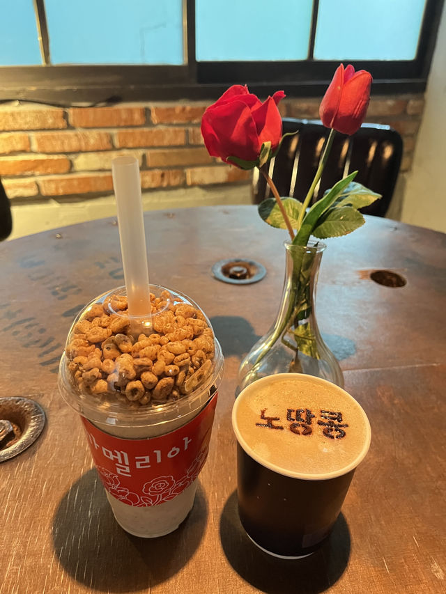 구룡포에 있는 ‘동백꽃 필무렵‘ 카페 까멜리아
