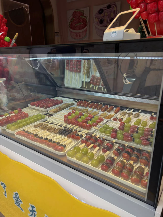 ผลไม้เคลือบน้ำตาล ถังหูลู่ ขนมอร่อยที่จีน