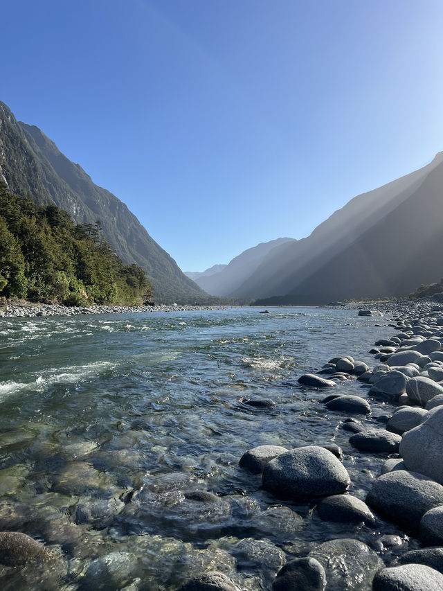 Majestic Mountains: Uncover the Wonder of Milford Sound