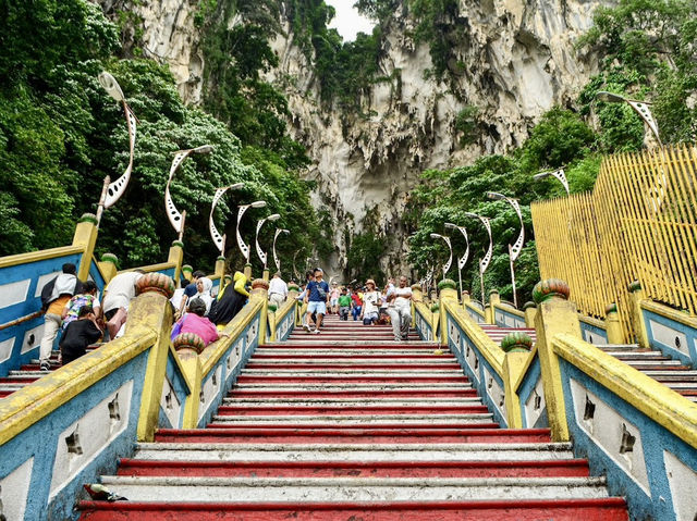 🦚 Monkeys, Murugan & Marble Steps: My Morning at Batu Caves🛕🌄
