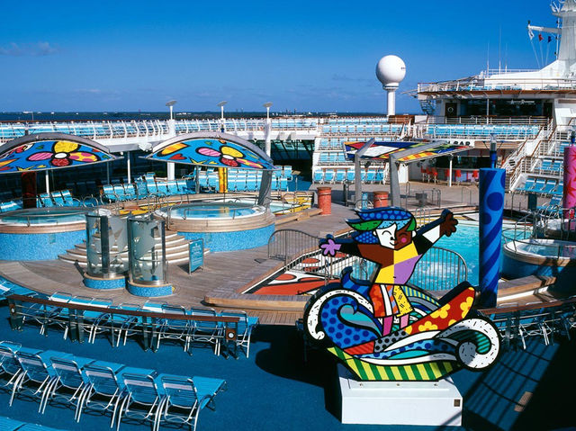 Mariner of the Seas 🚀: A Solo Traveler’s Thrill-Packed Adventure!