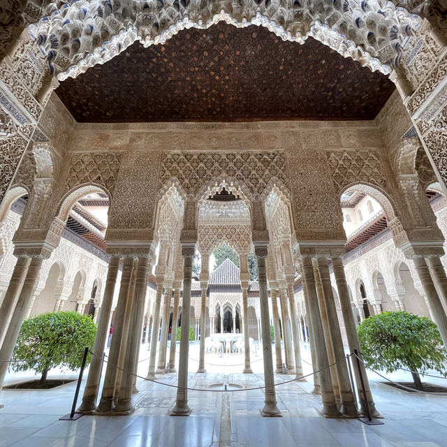 Granada ศิลปะแห่งอันดาลูเซีย สเปนตอนใต้