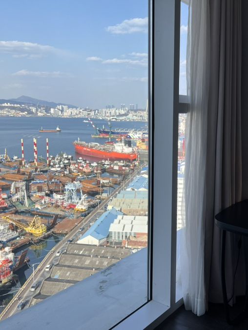 부산 항구 바다가 이색적인 오션뷰 호텔 🌊