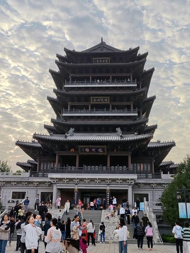 大明湖走一圈，超然樓拍點燈