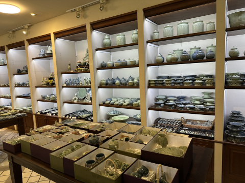 バーンセラドン | BAAN CELADON】静けさと翡翠色の器に出会える