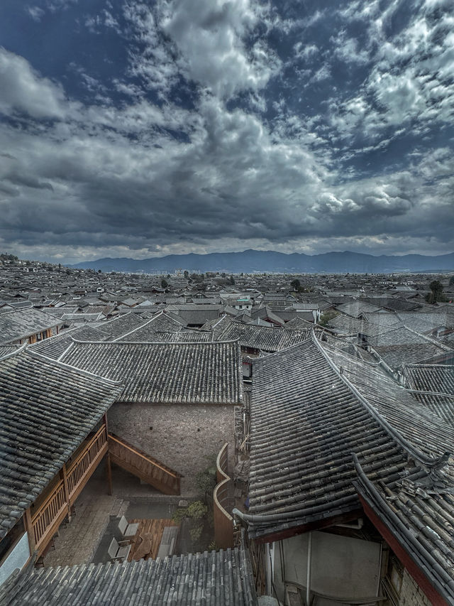 Timeless Stone Paths: A Spring Stroll Through Lijiang Old Town