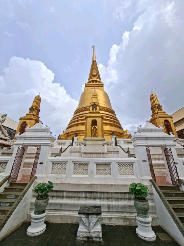 กราบ🙏พระพุทธชินสีห์และพระสุวรรณเขต