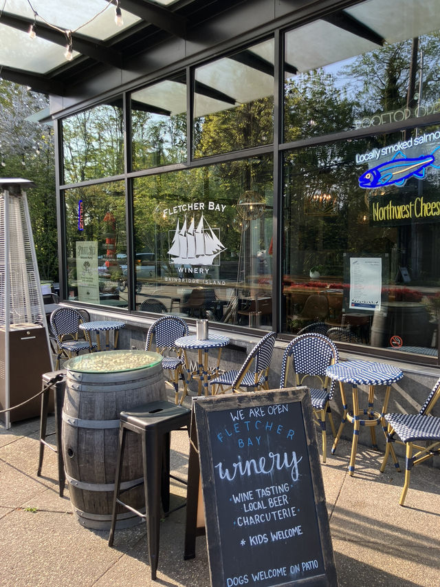 베인브리지 섬의 와인 테이스팅 룸, Fletcher Bay Winery!