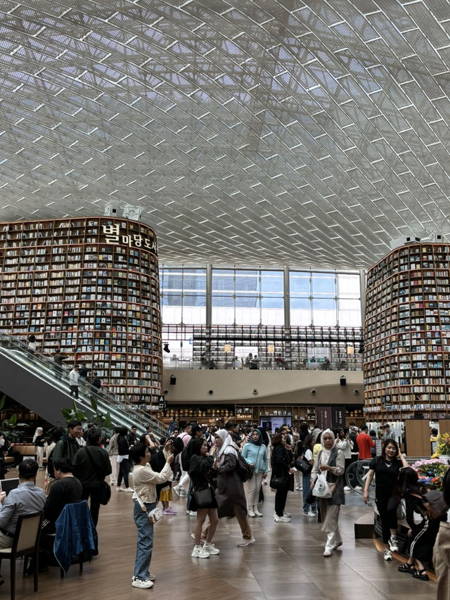 【韓国 江南】トッケビのロケ地で人気のピョルマダン図書館📖