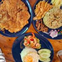 บ้านเขากอด ร้านอาหารริมลำธาร