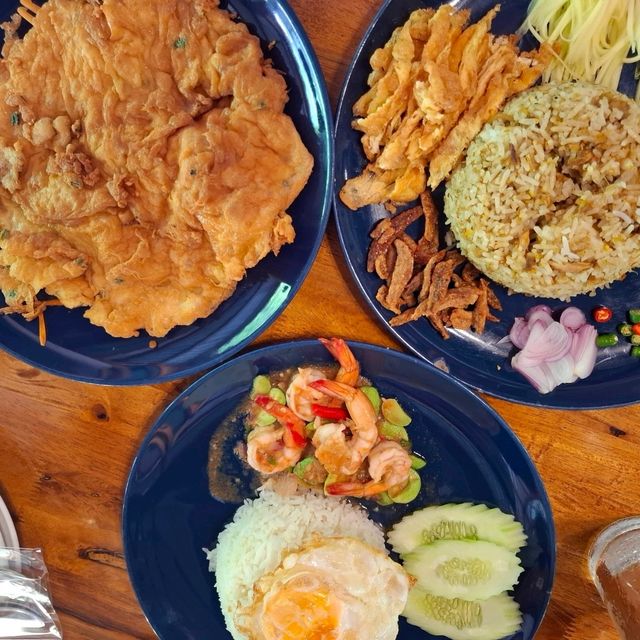 บ้านเขากอด ร้านอาหารริมลำธาร