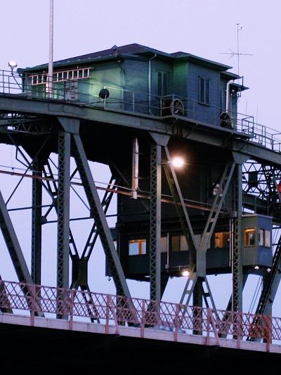 포틀랜드의 웰러밋강을 가로지르는 멋진 철교, Hawthorne Bridge!