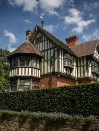 Stepping Back in Time at Wightwick Manor – A Hidden Gem in the West Midlands