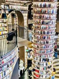 Zhongshuge Bookstore: A Dreamlike Literary Escape