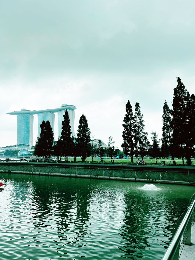 Tranquil Escape: Marina Bay Park at One Marina Boulevard 