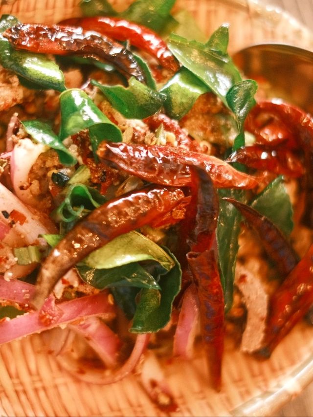 🌶️ แซ่บไฟลุก! "เรอปลาแดก" บางเสร่ ร้านยำสุดจึ้ง