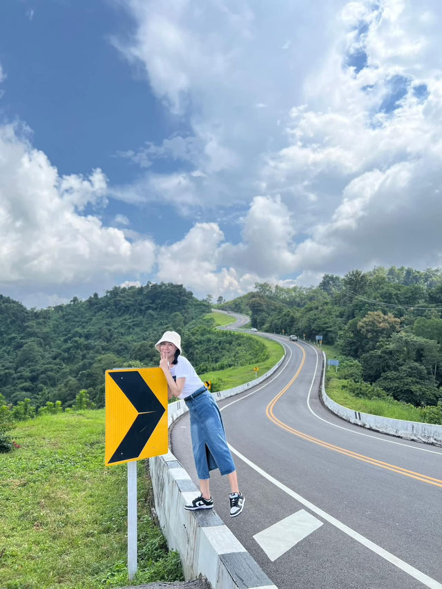 🌄 เช้านี้ที่ “ถนนโค้งเลข 3” น่าน 🌿
