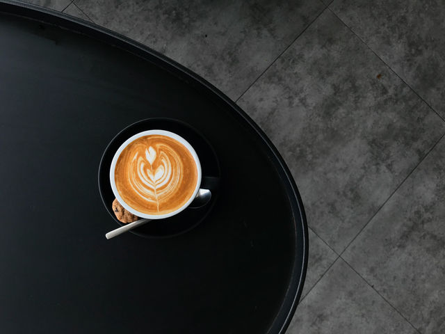 Monochrome Moods & Coffee Conversations
