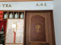 果香漫步日常裡，一杯愛蜜荔錫蘭紅茶的夏日溫柔。