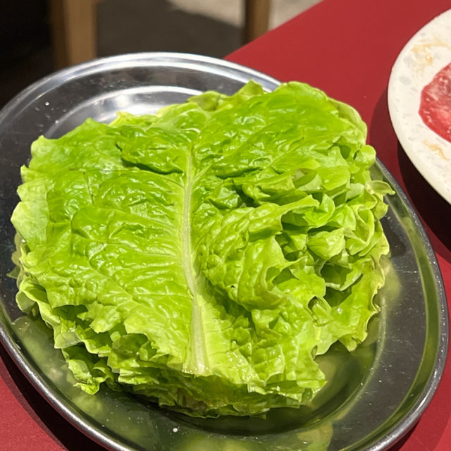 🔥沖繩燒肉初體驗｜琉球パラダイス：重口系拉麵搭配啤酒燒肉，觀光客友善的一站式晚餐選擇！