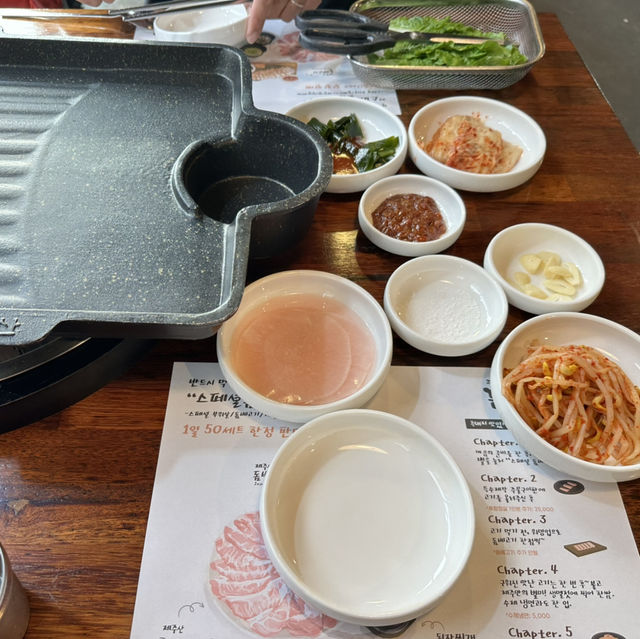 濟州烤肉控天堂🍖！돔베豚🐷讓你一口愛上黑豬肉的濃郁原味