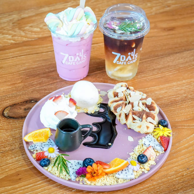 คาเฟ่สัตหีบ ท่ามกลางสวนในซอยลึก บรรยากาศร่มรื่น