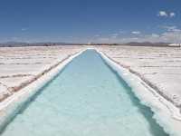 【Salinas Grandes｜地平線まで続く白の世界、自然がくれた特別なステージ】