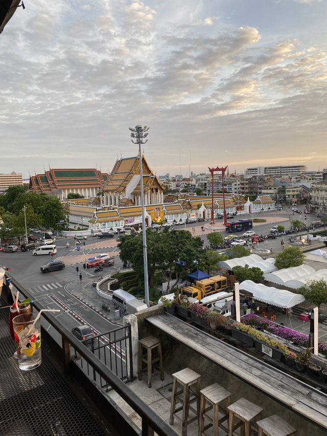 Rooftop bar วิวดีใกล้เสาชิงช้า