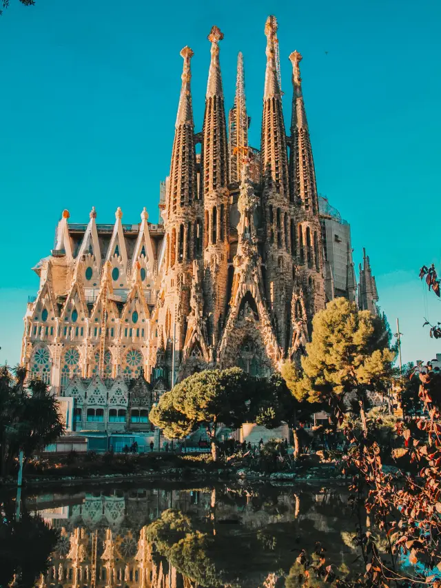 When the Light Dances – My Afternoon at Sagrada Família