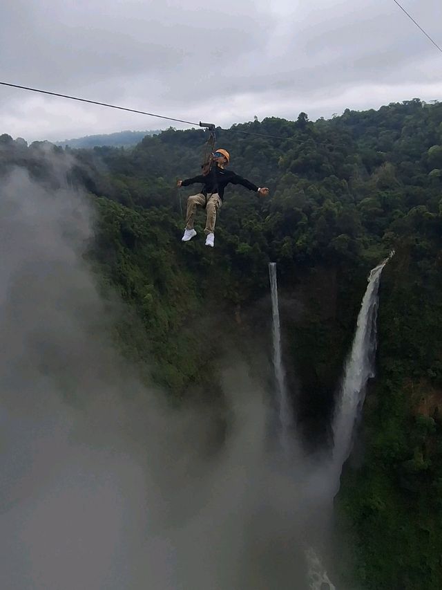 ทริปนี้ที่ลาวใต้ zipline Tad fane waterfall.