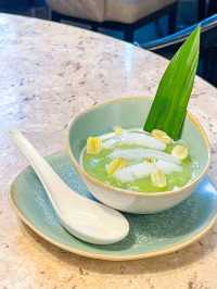 พามากินอาหารไทย ในมื้อกลางวัน