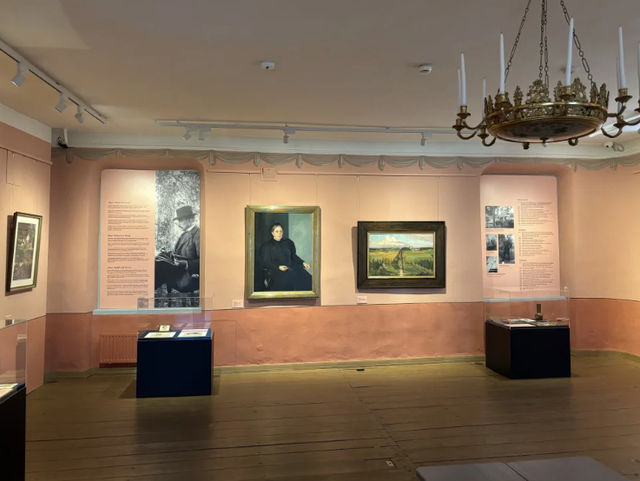 Porvoo Museum: The Old Town Hall & Holm House 🇫🇮🏛️