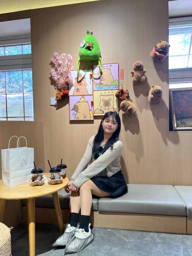 🐾도심 속 밀착 힐링! 칭따오 중산공원 실내 카피바라 카페 체험✨