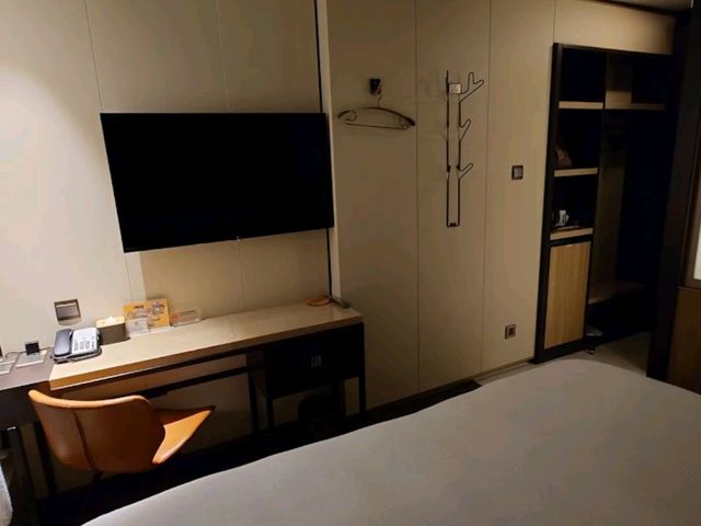 🌟 "E Hotel Hong Kong – Smart Comfort in the City’s Heart"