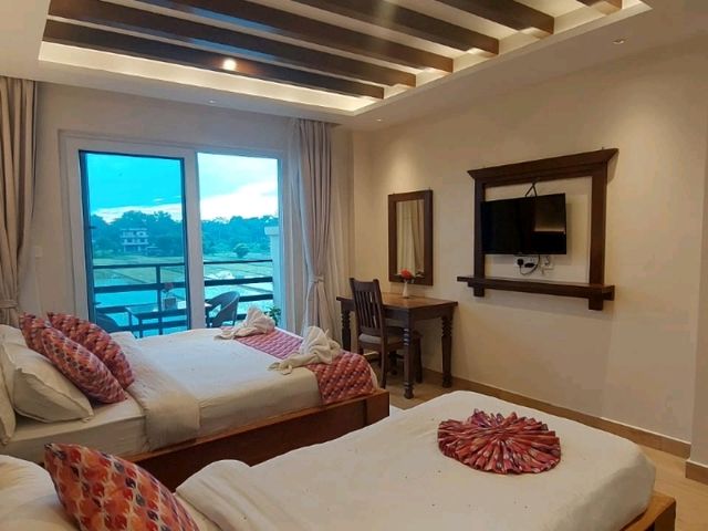 Royal Tiger Luxury Resort sauraha Chitwan Nepal 
