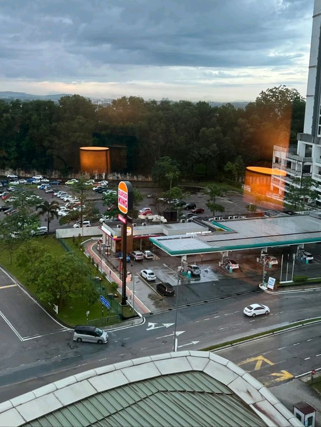 🏙️✨ Hotel Granada Johor Bahru – Stylish Stay in Bukit Indah’s Buzzing Zone! 💼🛏️