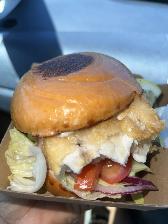 🦞 Seafood Heaven in Lorne – Captain Hooked Delivers! 🌶️🍴