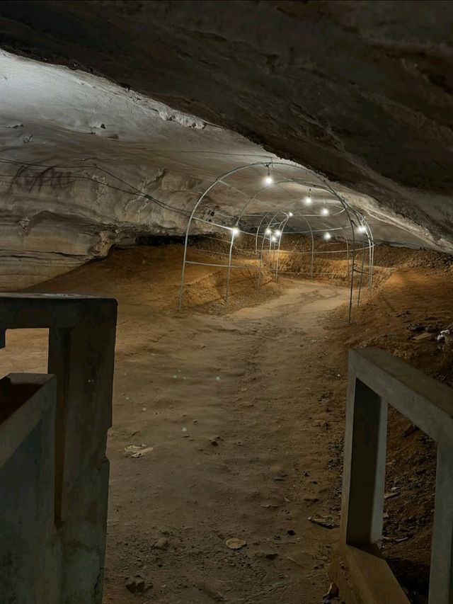 That Thakhek Cave Life