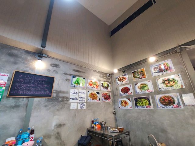 ข้าวต้มร้านLocal ร้านเก่าแก่เมืองแปดริ้ว