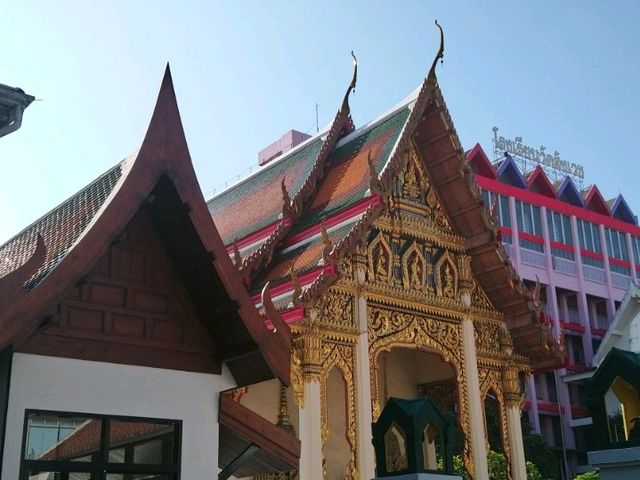 ไหว้หลวงพ่อรวยทรัพย์ วัดสังเวช