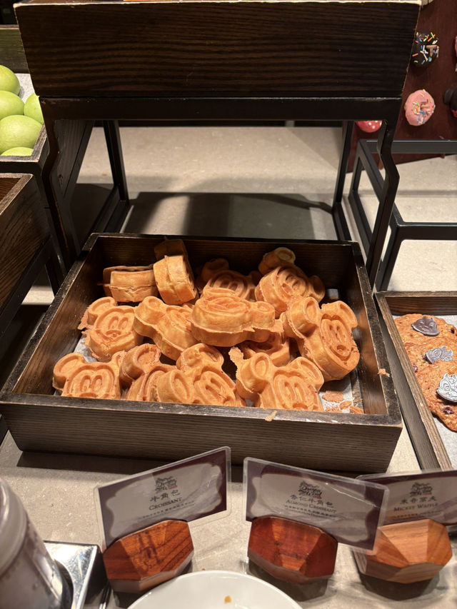 【香港ディズニー公式ホテル】キャラグリ朝食ビュッフェ⭐︎ドラゴンウィンド⭐︎ディズニー・エクスプローラーズ・ロッジ 